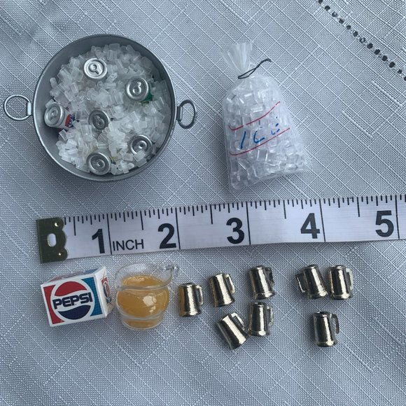 🎉HP!🎊 Dollhouse Accessories for Parties! Like New! - Picture 2 of 3